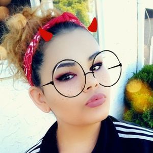 Meet your Posher, Alexis